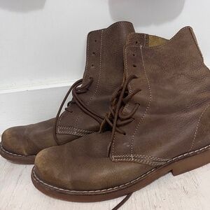 Roots military boot